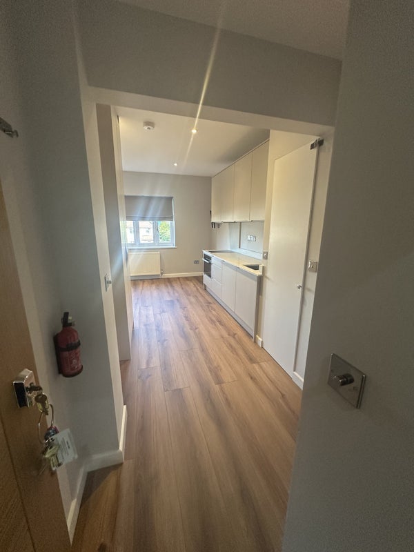 Flat Brunswick Road in Greater London