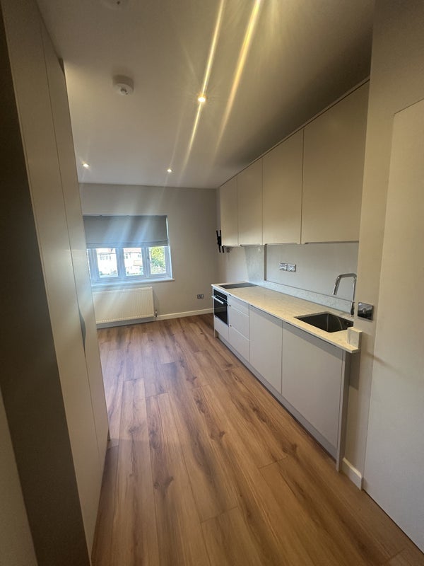Flat Brunswick Road in Greater London