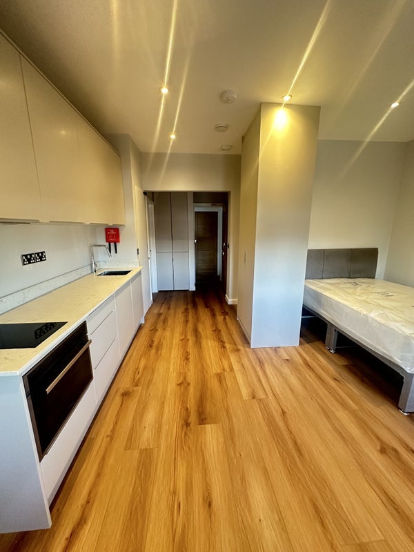 Flat Brunswick Road in Greater London