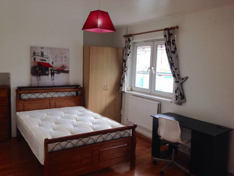 Room Doveton Street in Greater London