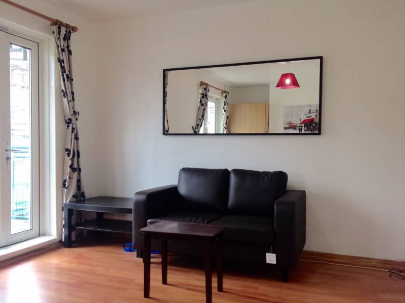 Room Doveton Street in Greater London