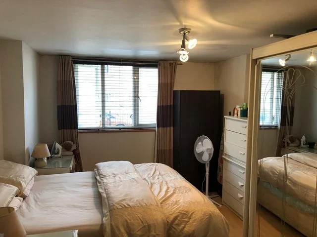 Flat New Road in Greater London