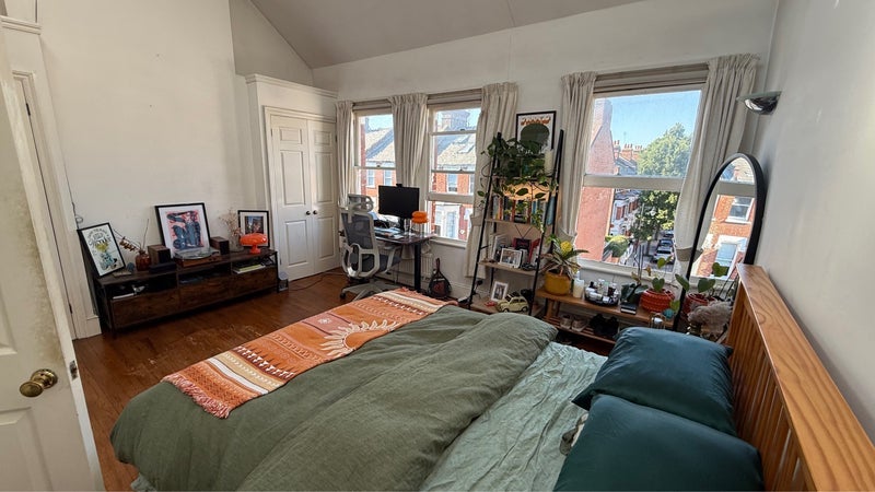 Room Calabria Road in Greater London