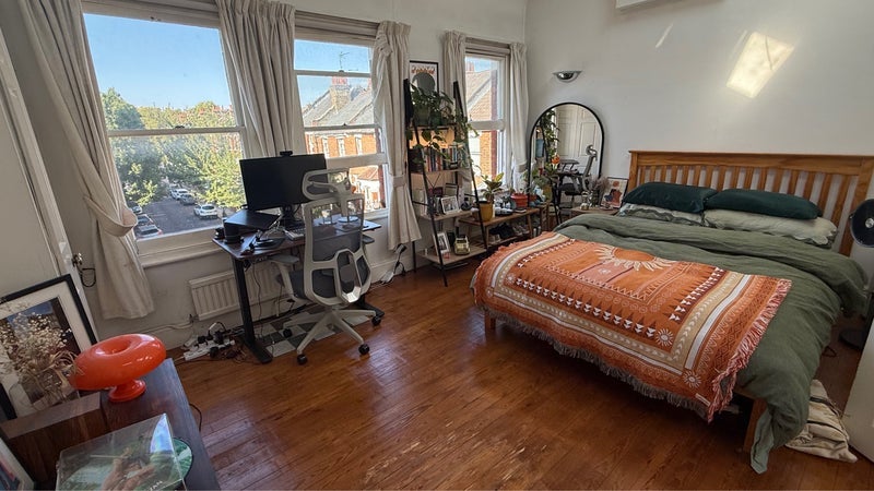 Room Calabria Road in Greater London