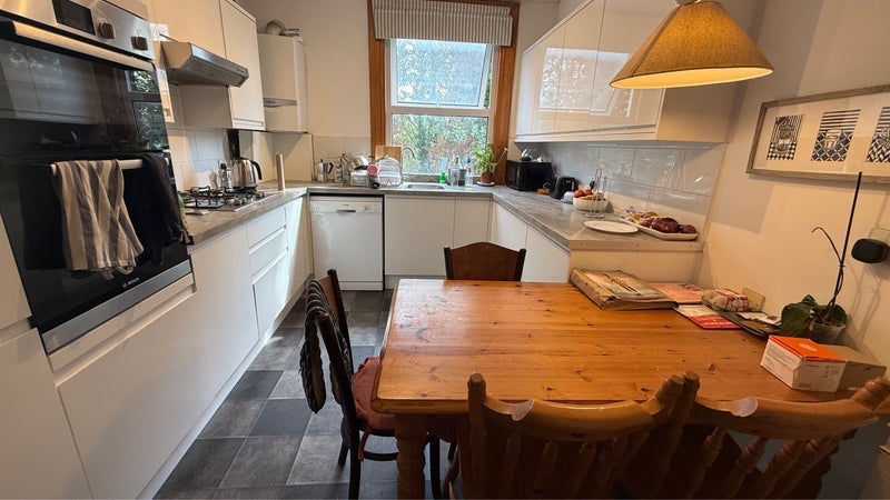 Room Calabria Road in Greater London