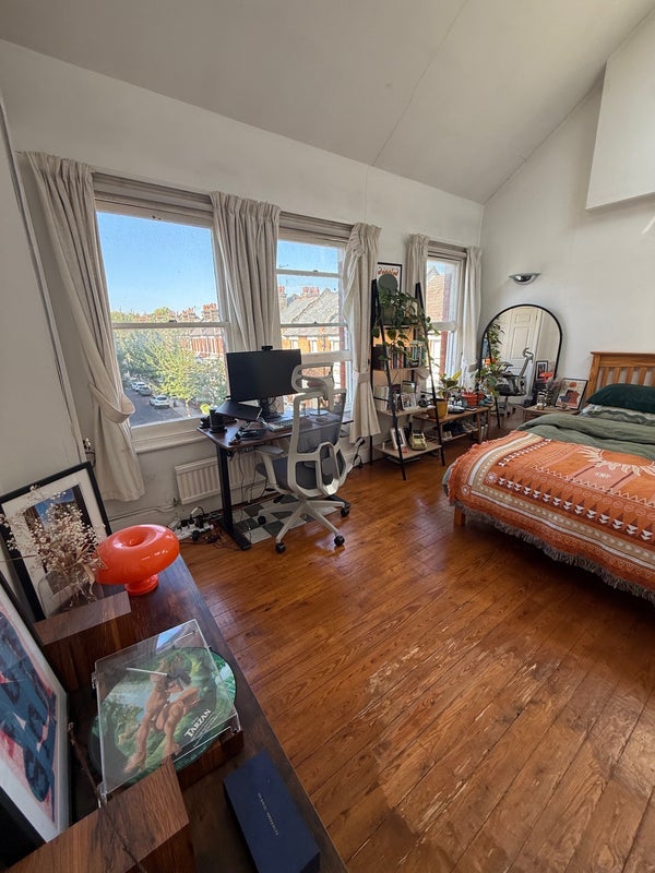 Room Calabria Road in Greater London