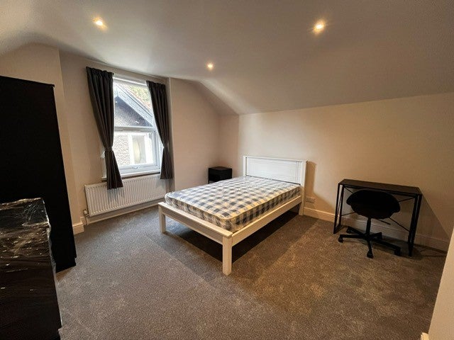 Room Albert Grove in Nottingham