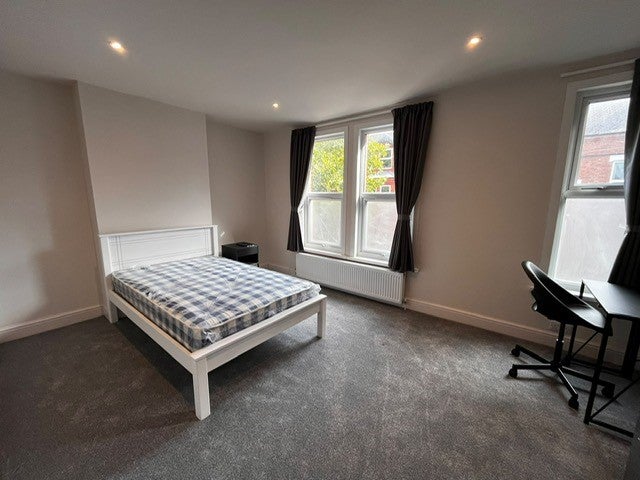 Room Albert Grove in Nottingham