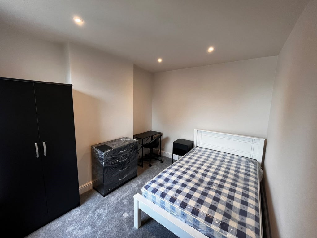 Room Albert Grove in Nottingham