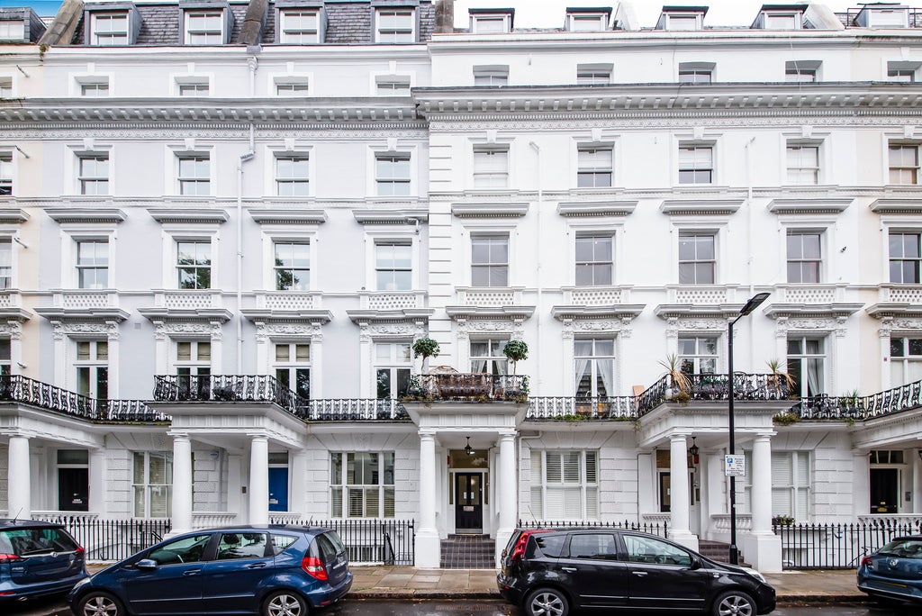 Flat St Stephen's Gardens in City of Westminster