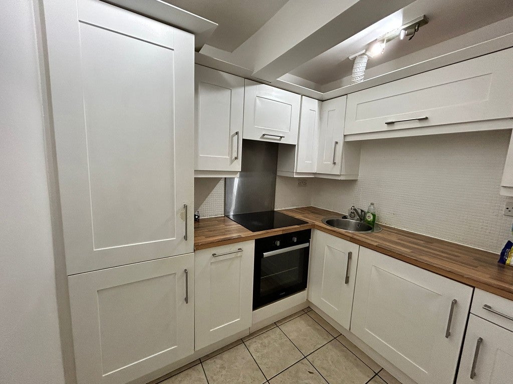 Flat Roslea Drive in Glasgow