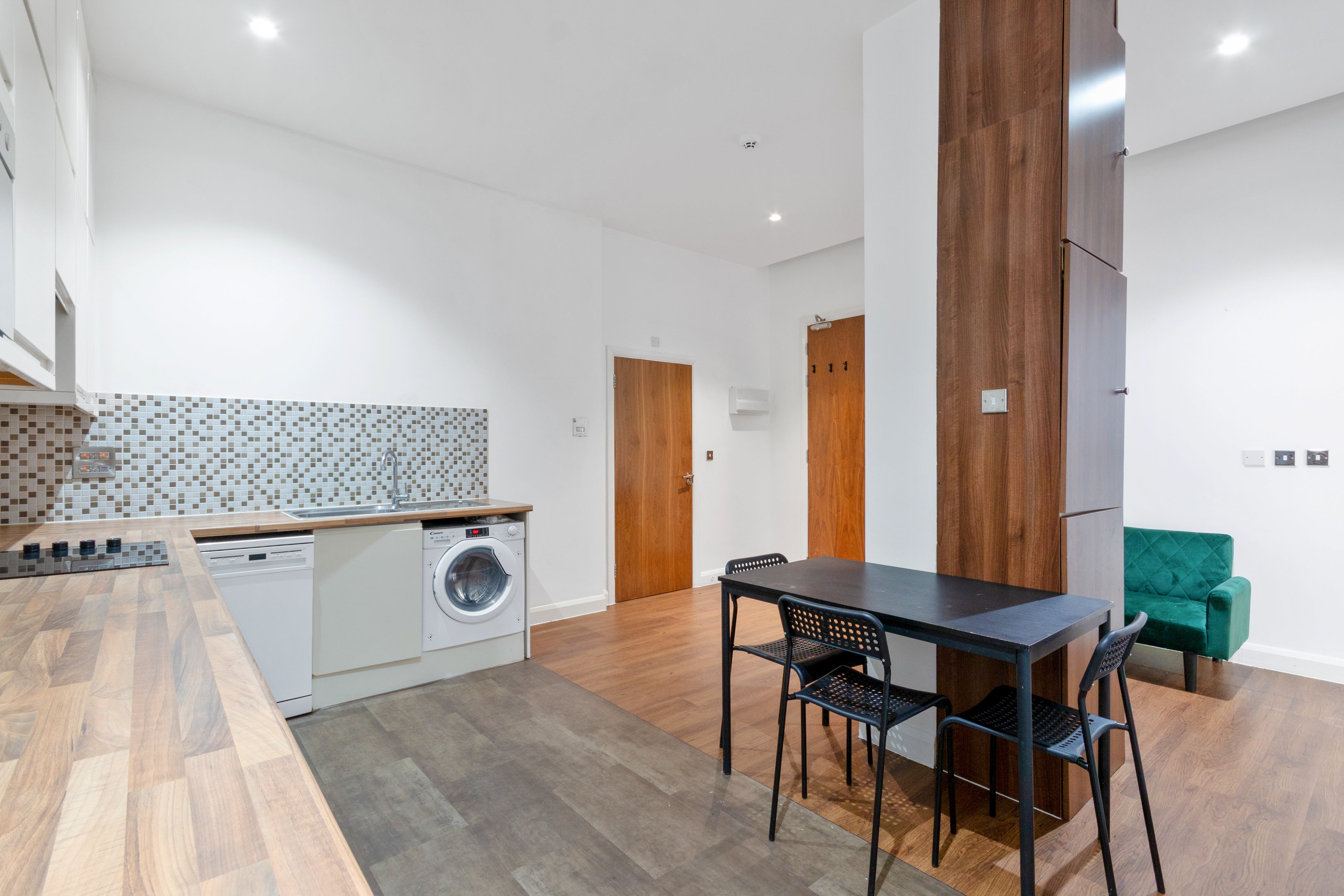 Flat Weir Road in Greater London