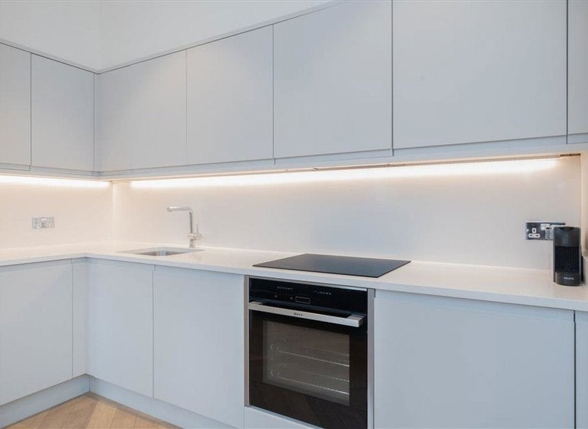 Flat Goodge Street in Greater London