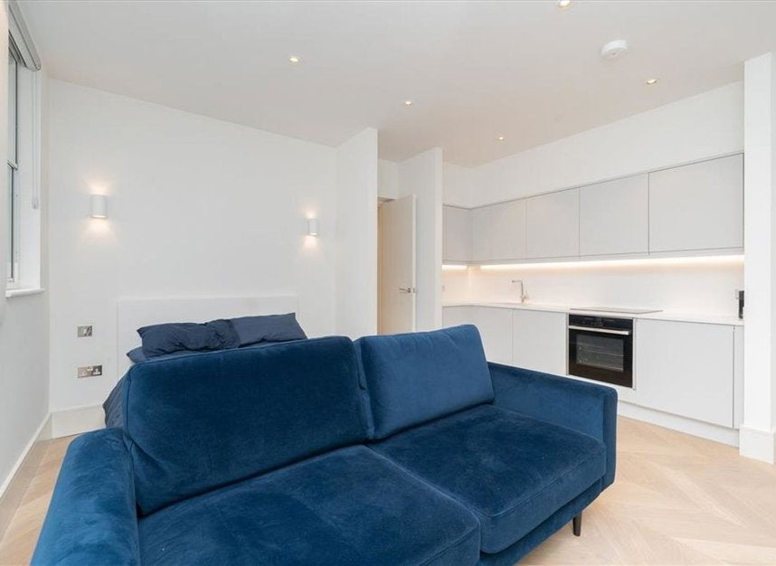 Flat Goodge Street in Greater London