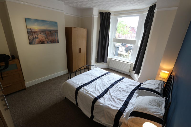 Room Huntly Grove in Peterborough
