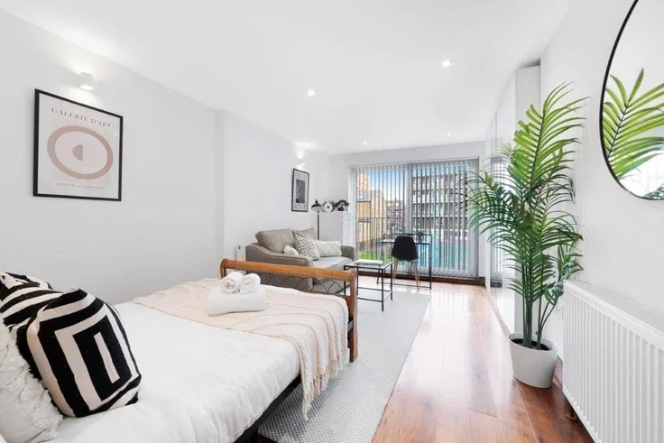 Flat Hoxton Street in Greater London