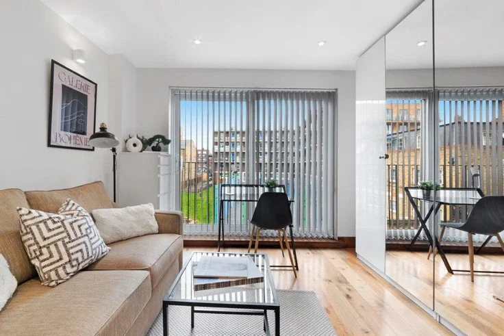 Flat Hoxton Street in Greater London