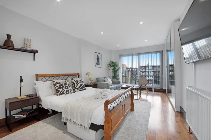 Flat Hoxton Street in Greater London