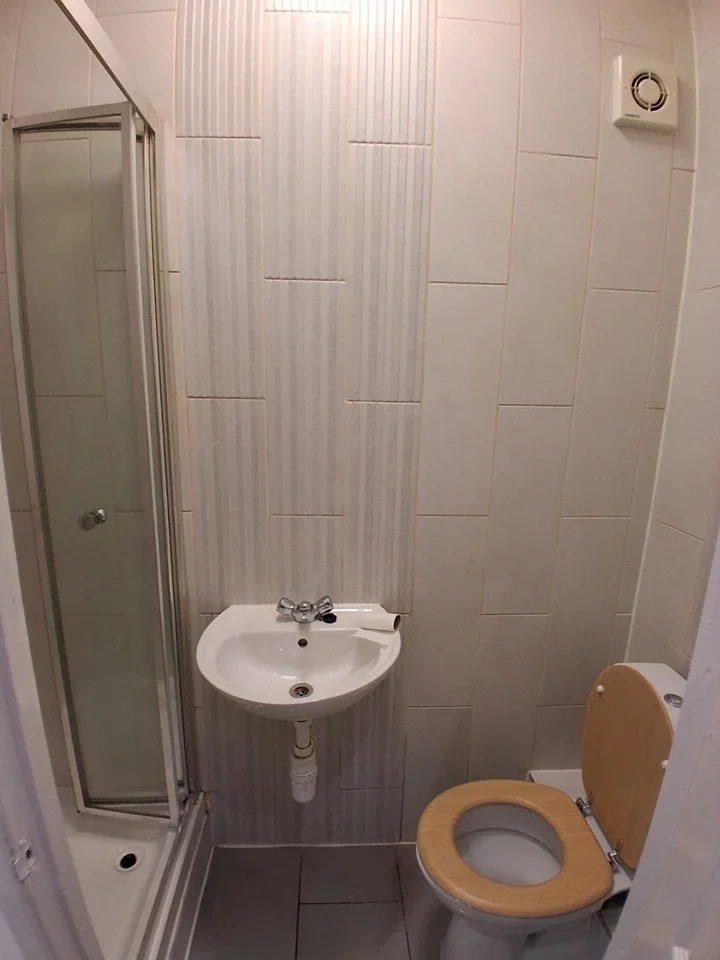 Room Inverness Road in Greater London