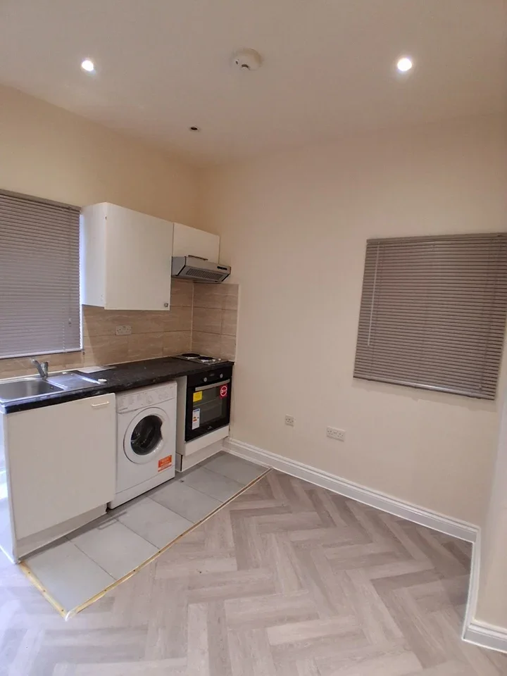 Room Inverness Road in Greater London
