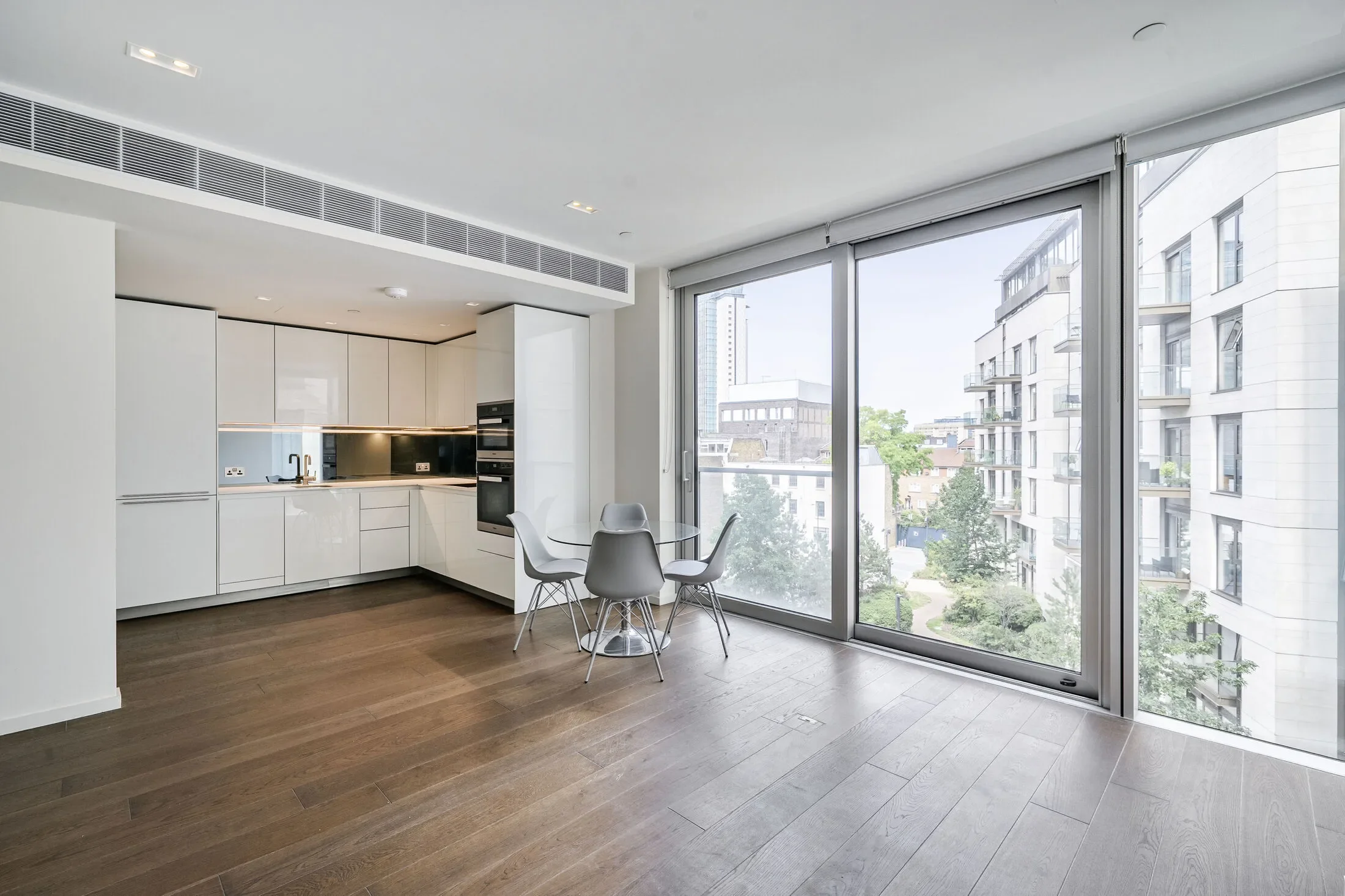 Flat Seagrave Road in Greater London