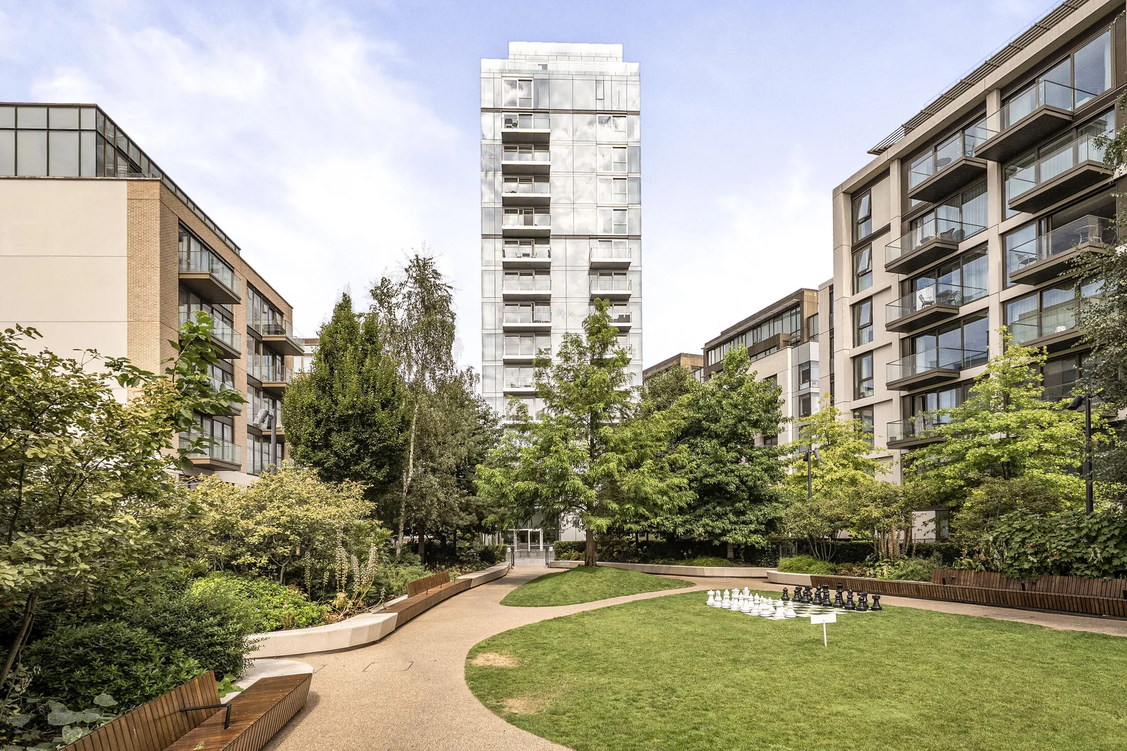 Flat Seagrave Road in Greater London
