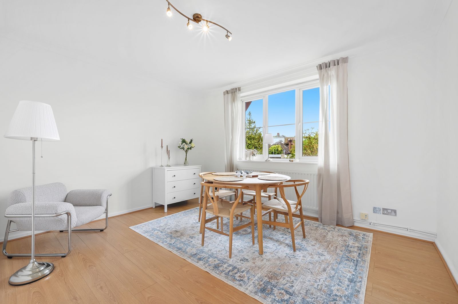 Flat Alwyne Road in Greater London