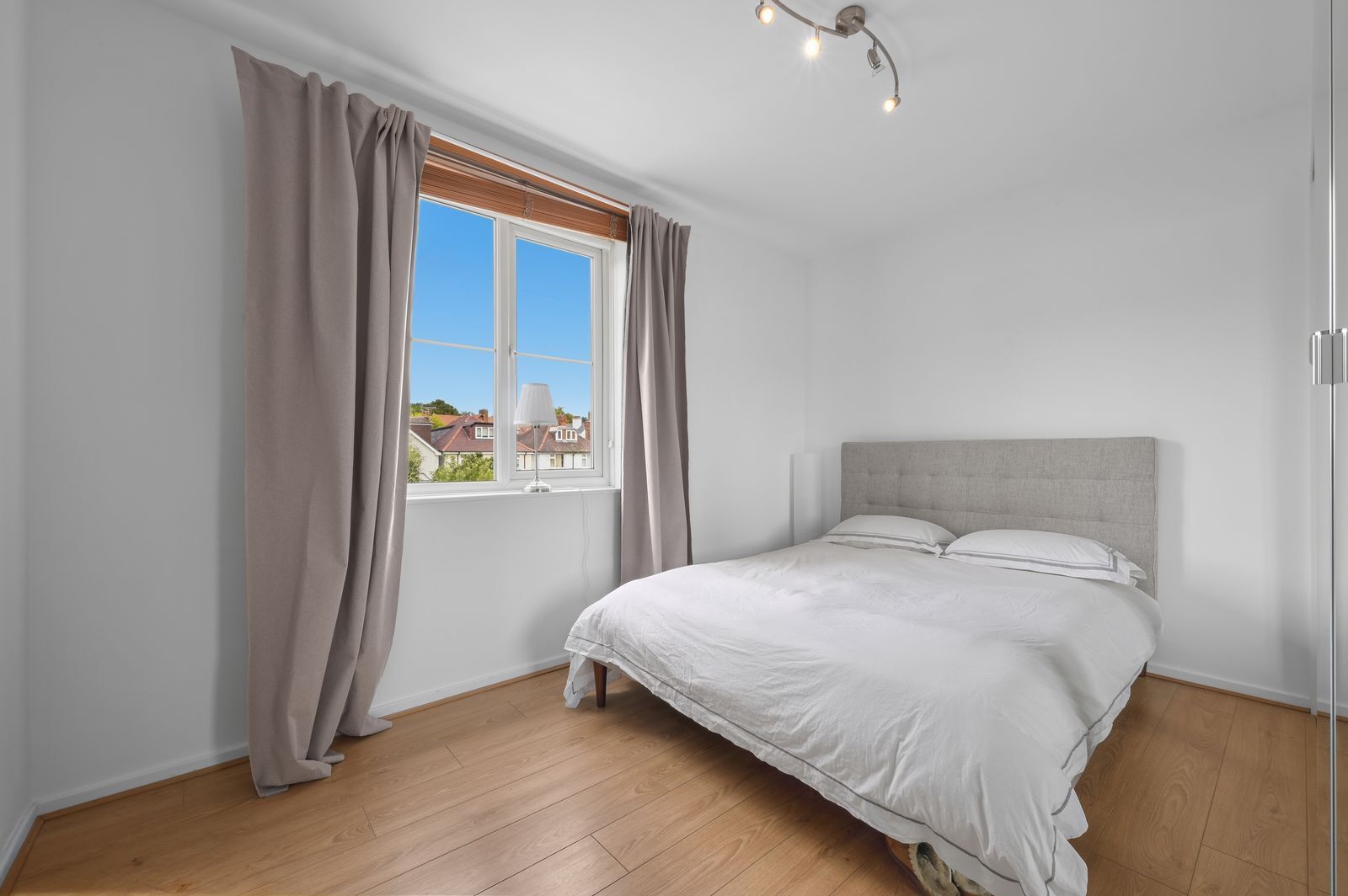 Flat Alwyne Road in Greater London