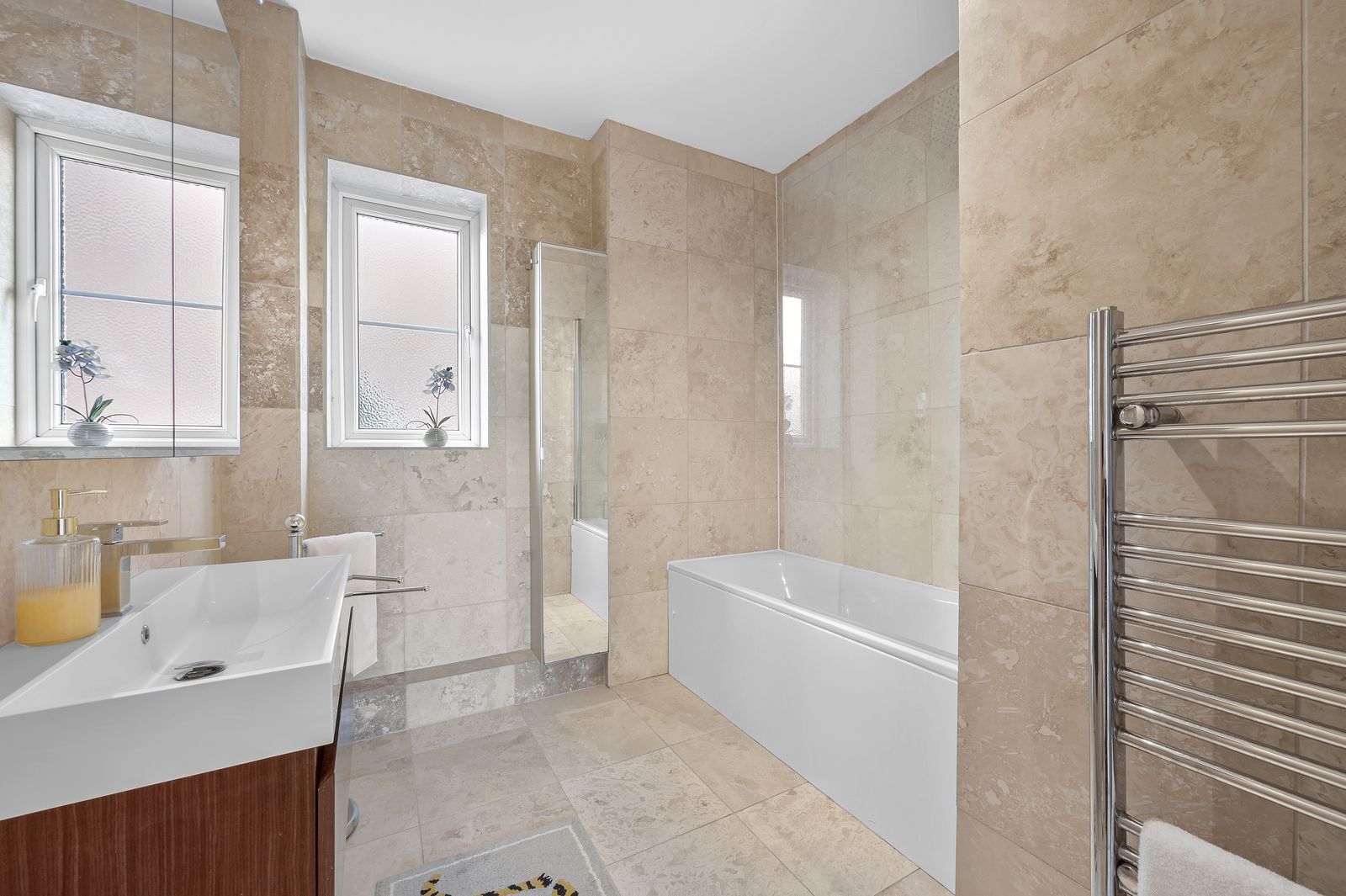 Flat Alwyne Road in Greater London