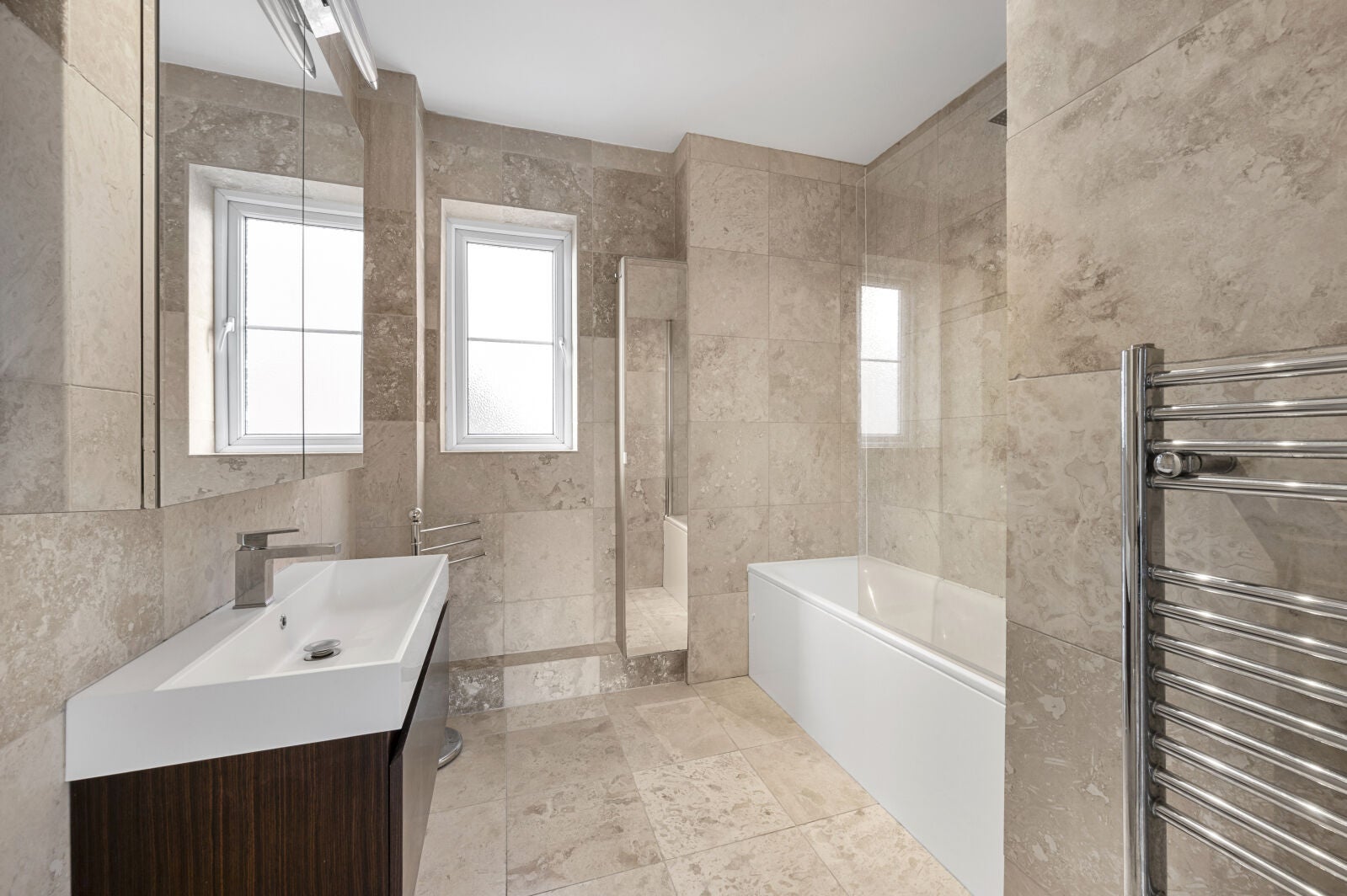 Flat Alwyne Road in Greater London