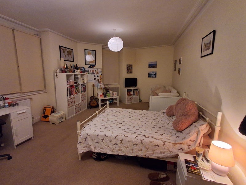 Room Half Moon Lane in Greater London