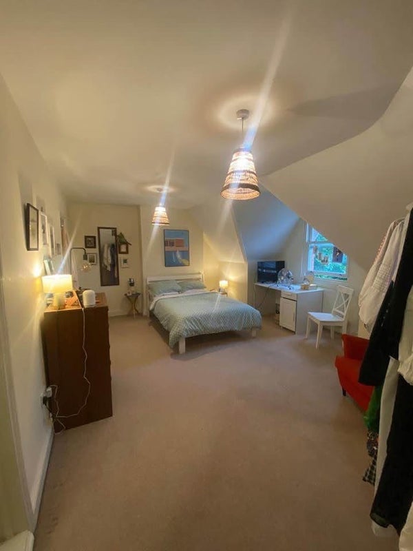 Room Half Moon Lane in Greater London