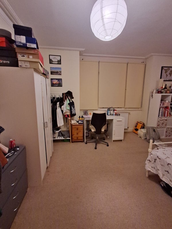 Room Half Moon Lane in Greater London