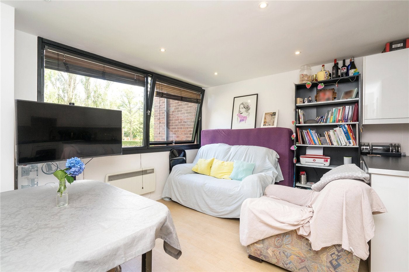 Flat Britten Close in Greater London