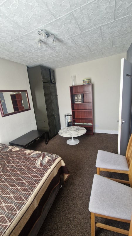 Room Chestnut Avenue South in Greater London