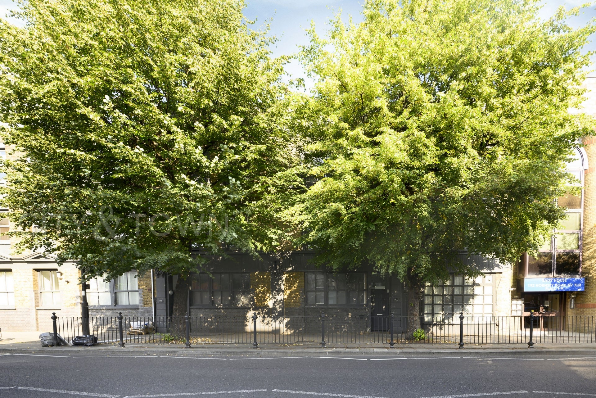 Flat Hornsey Road in Greater London