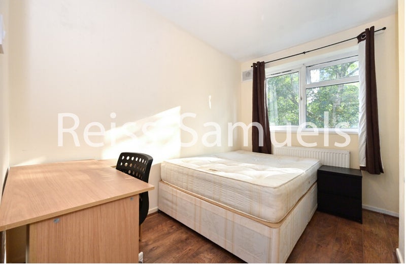 Room Royal Road in Greater London