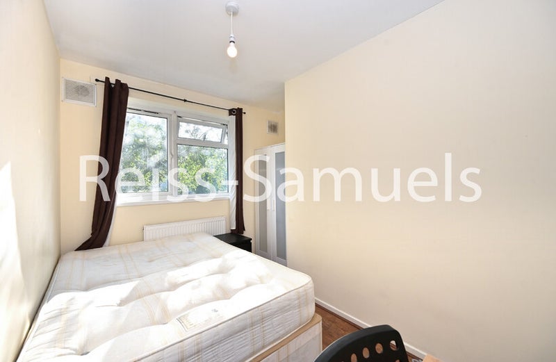 Room Royal Road in Greater London
