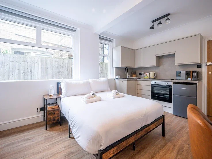Flat Waddon Road in Greater London