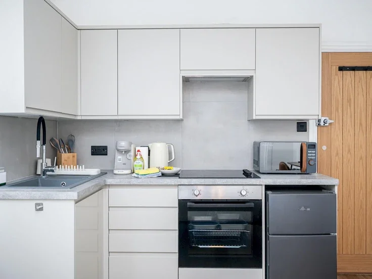 Flat Waddon Road in Greater London