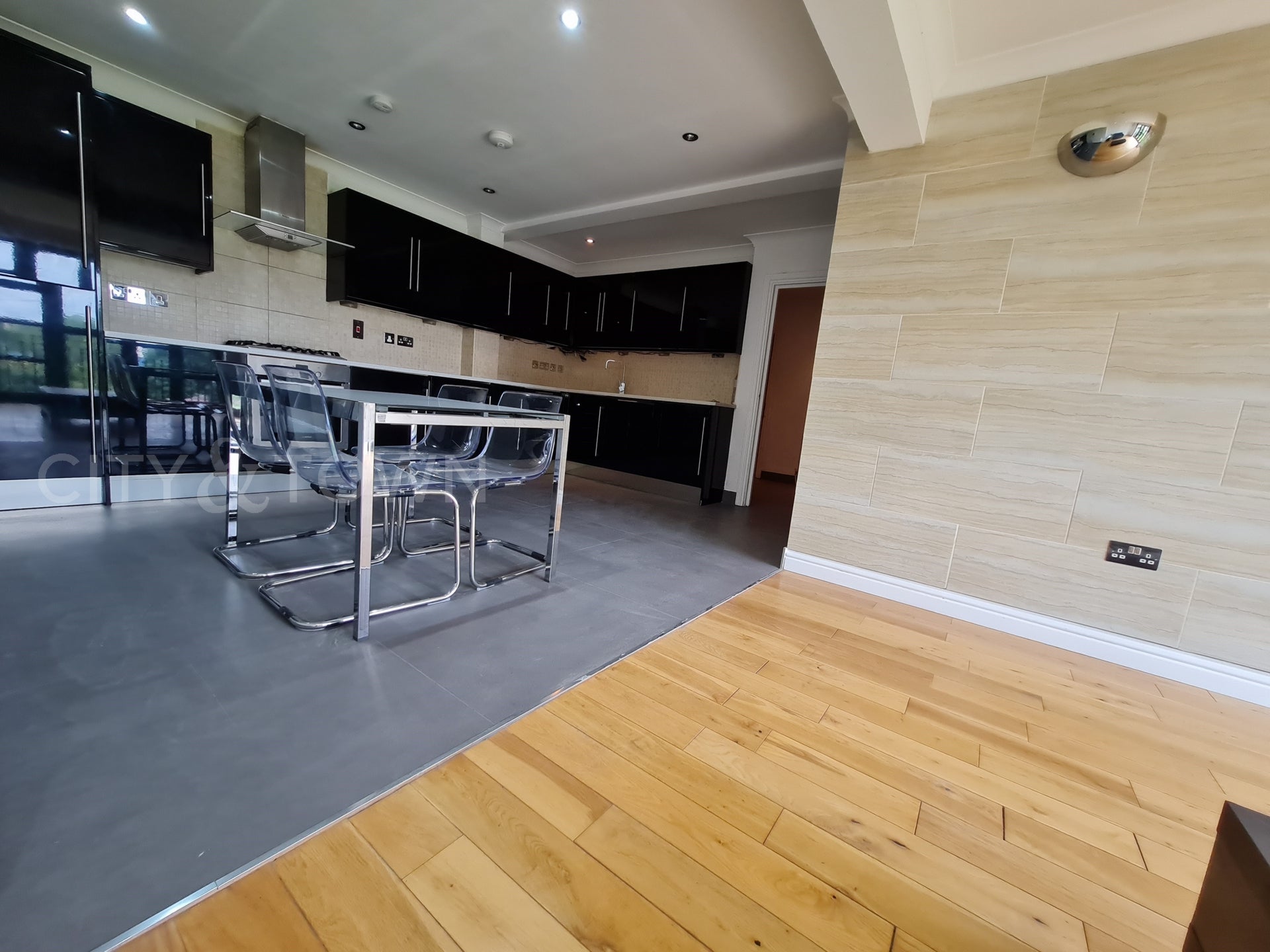 Flat Copperfield Road in Greater London