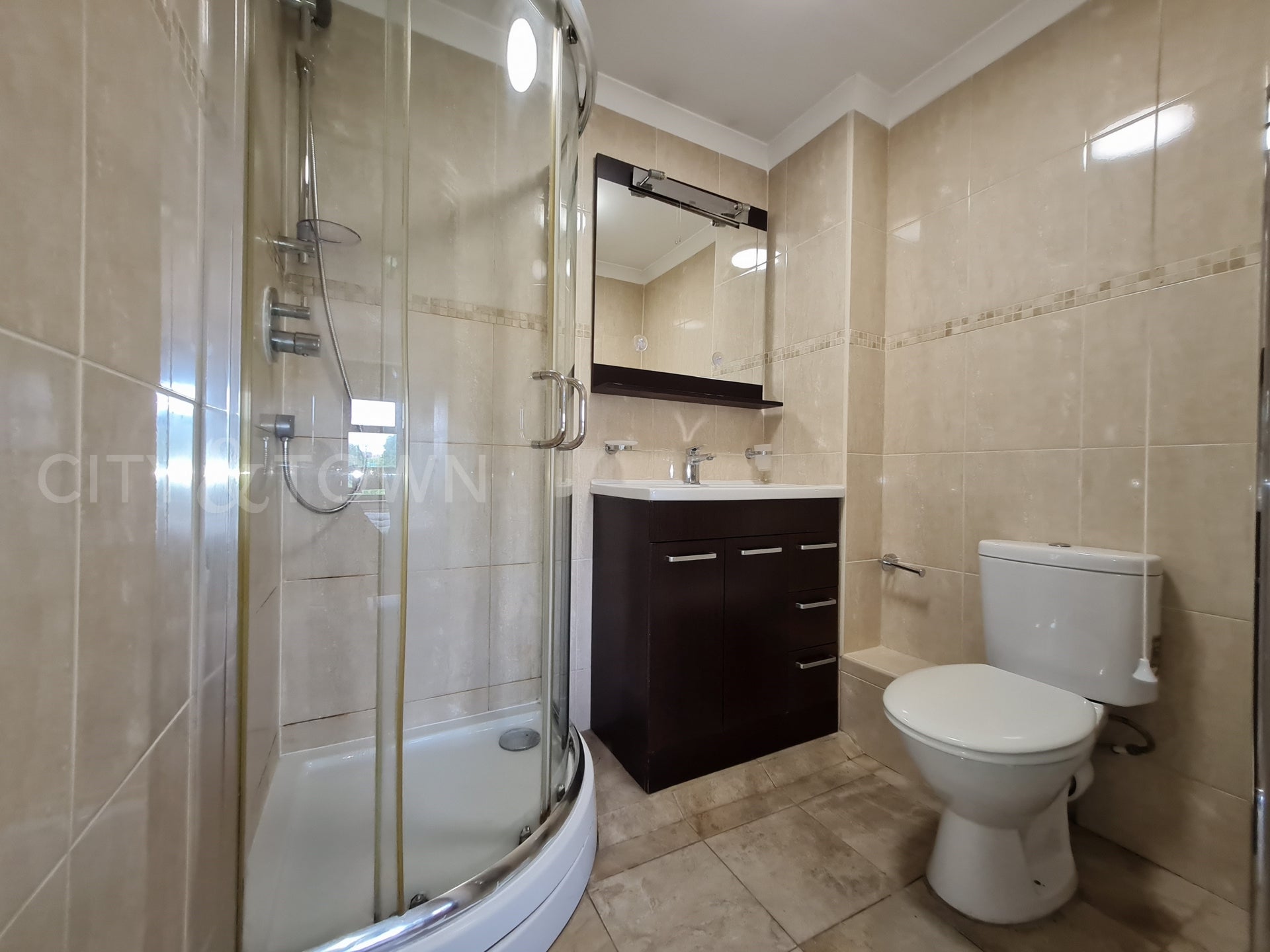 Flat Copperfield Road in Greater London