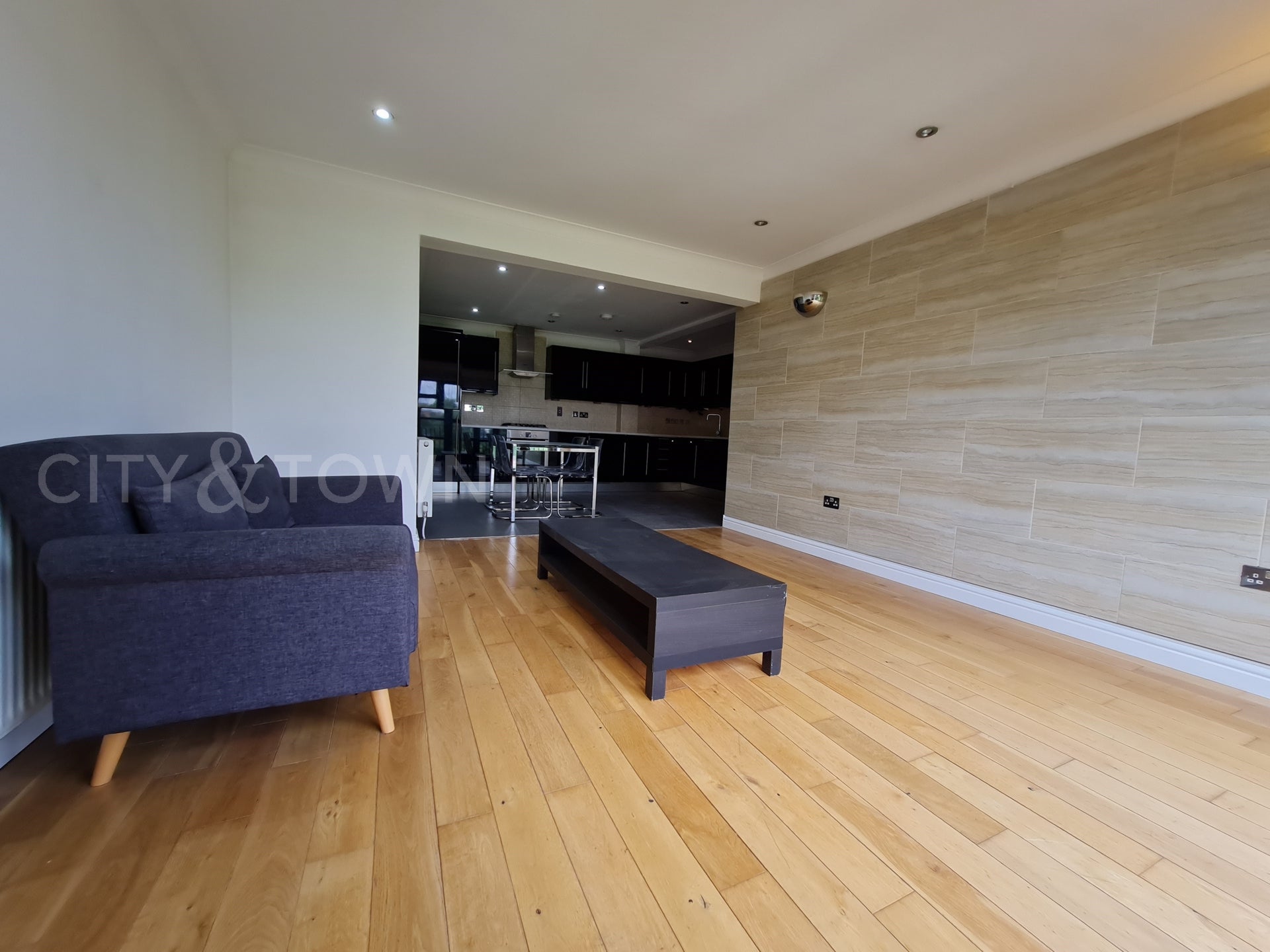 Flat Copperfield Road in Greater London