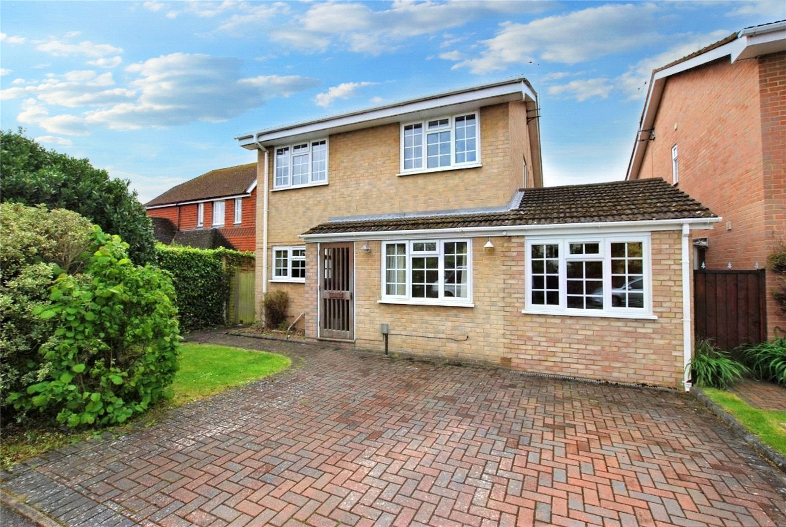 House Grantley Gardens in Guildford
