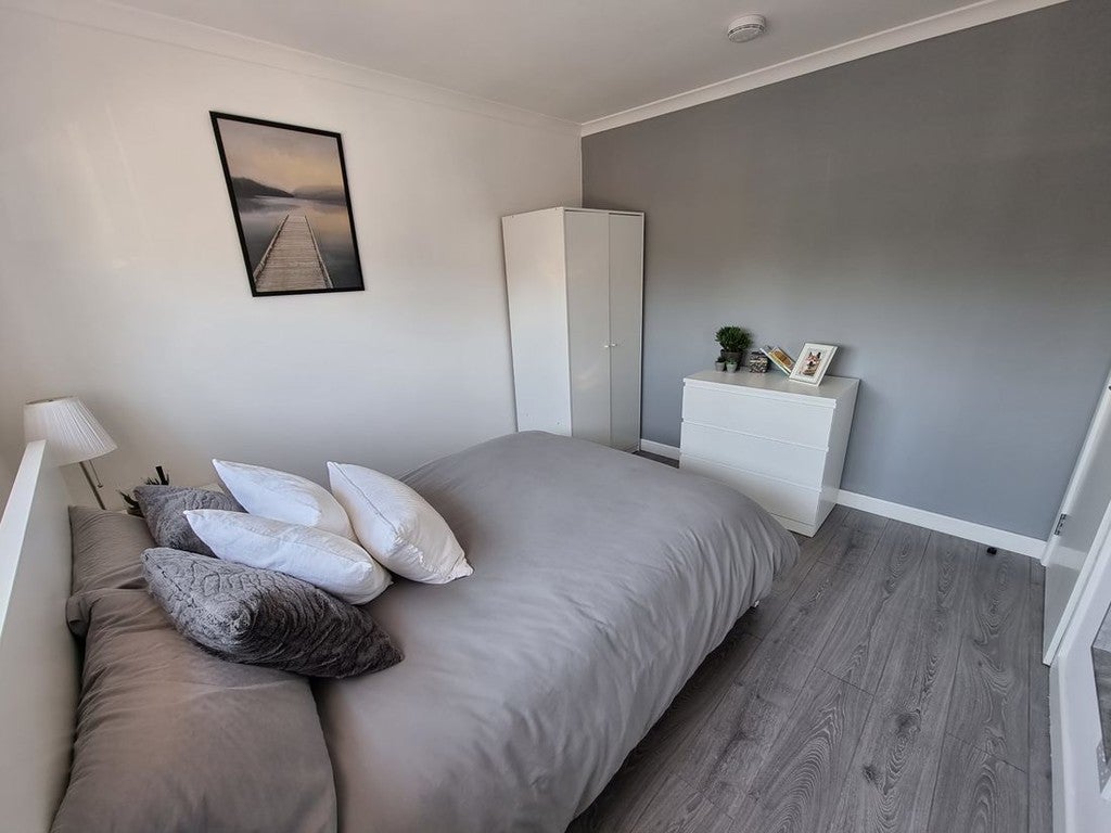 Room Lancaster Road in Greater London