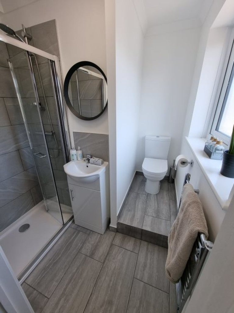 Room Lancaster Road in Greater London