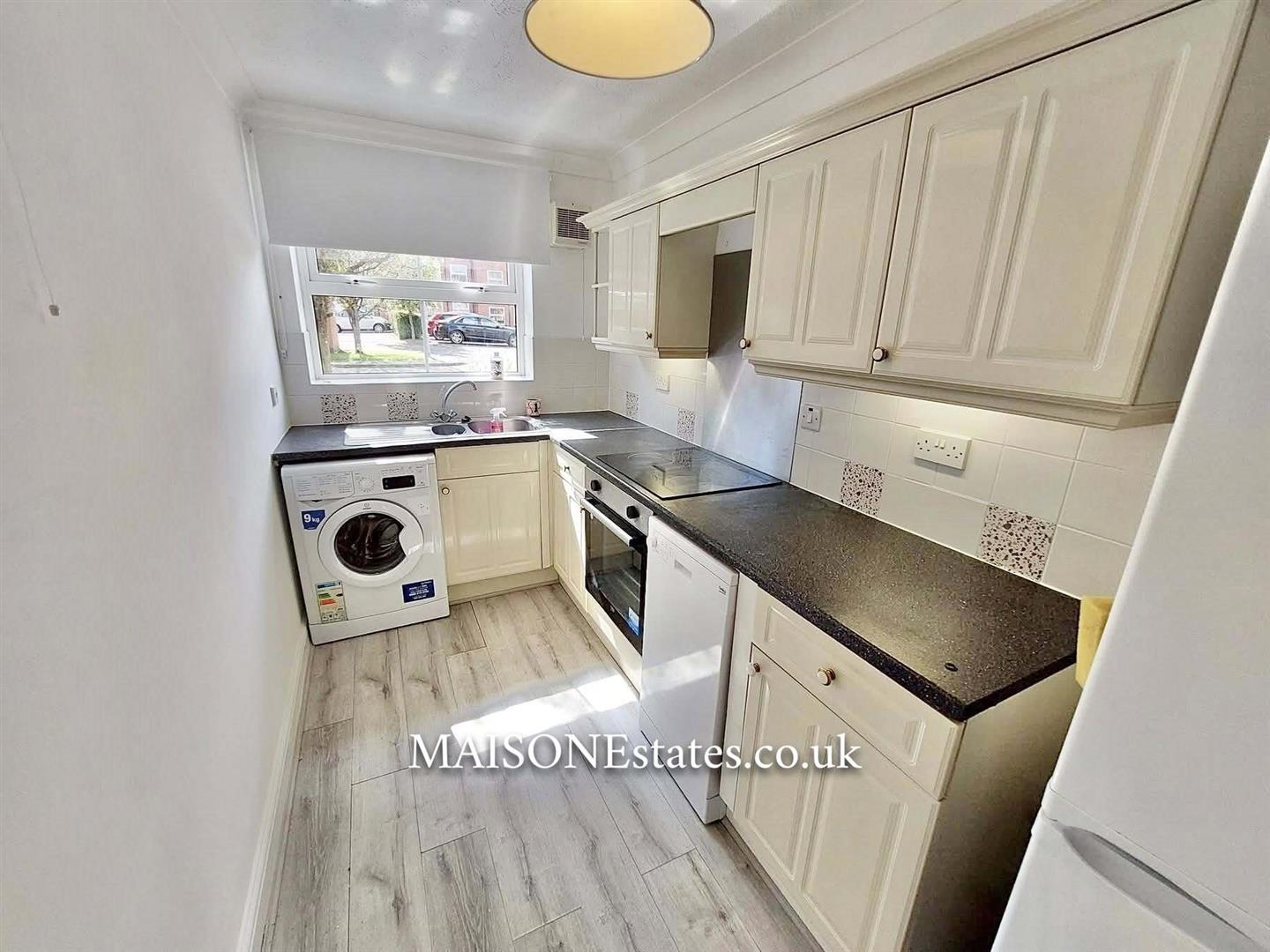 Flat Regency Court in Coventry