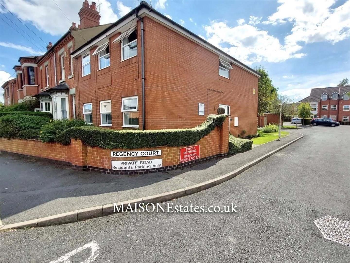 Flat Regency Court in Coventry