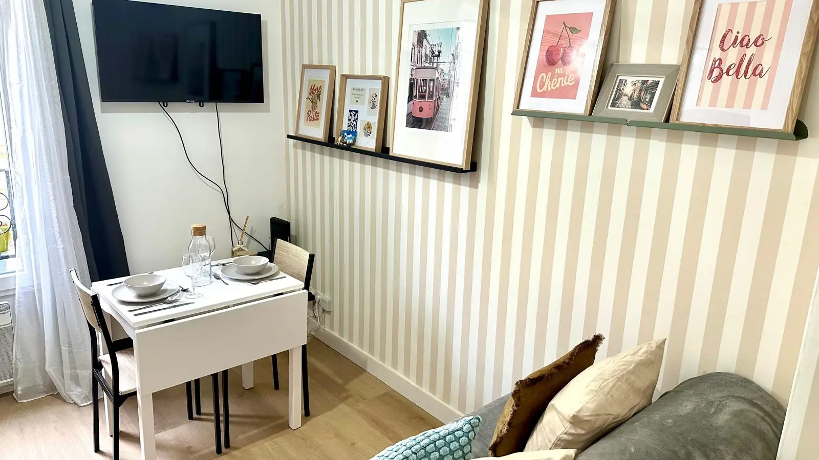 Flat Rue des Moines in Paris