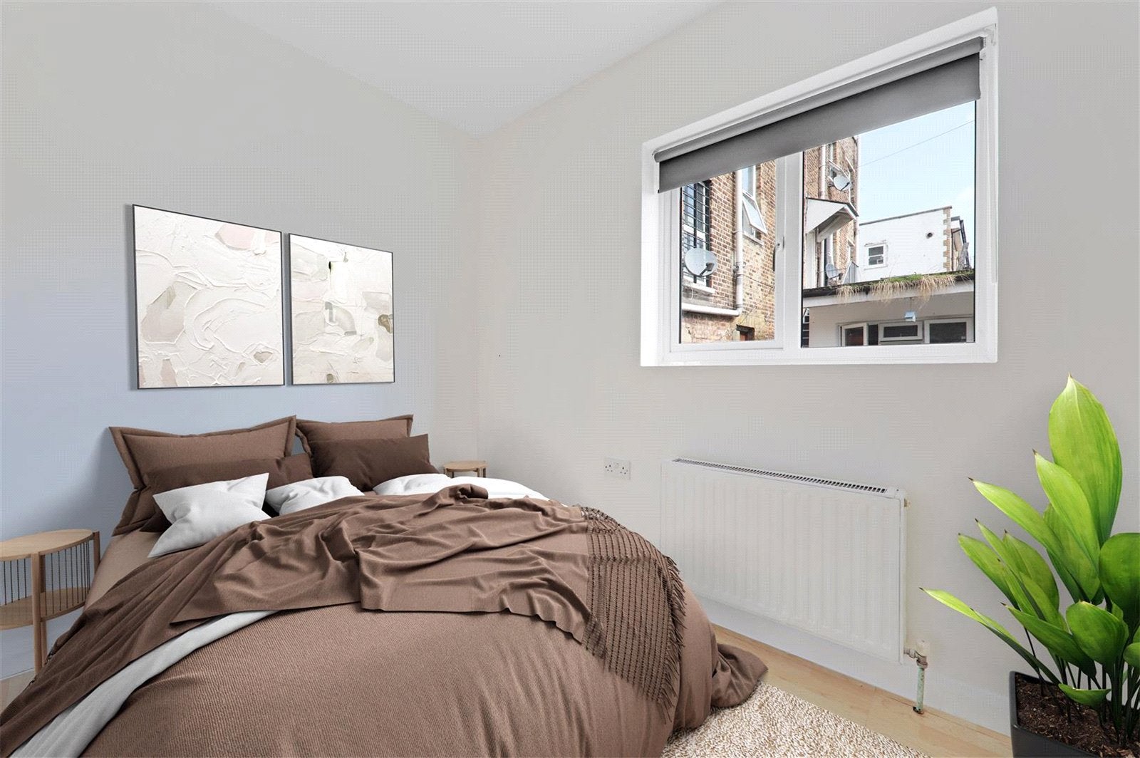 Flat Gleneldon Road in Greater London